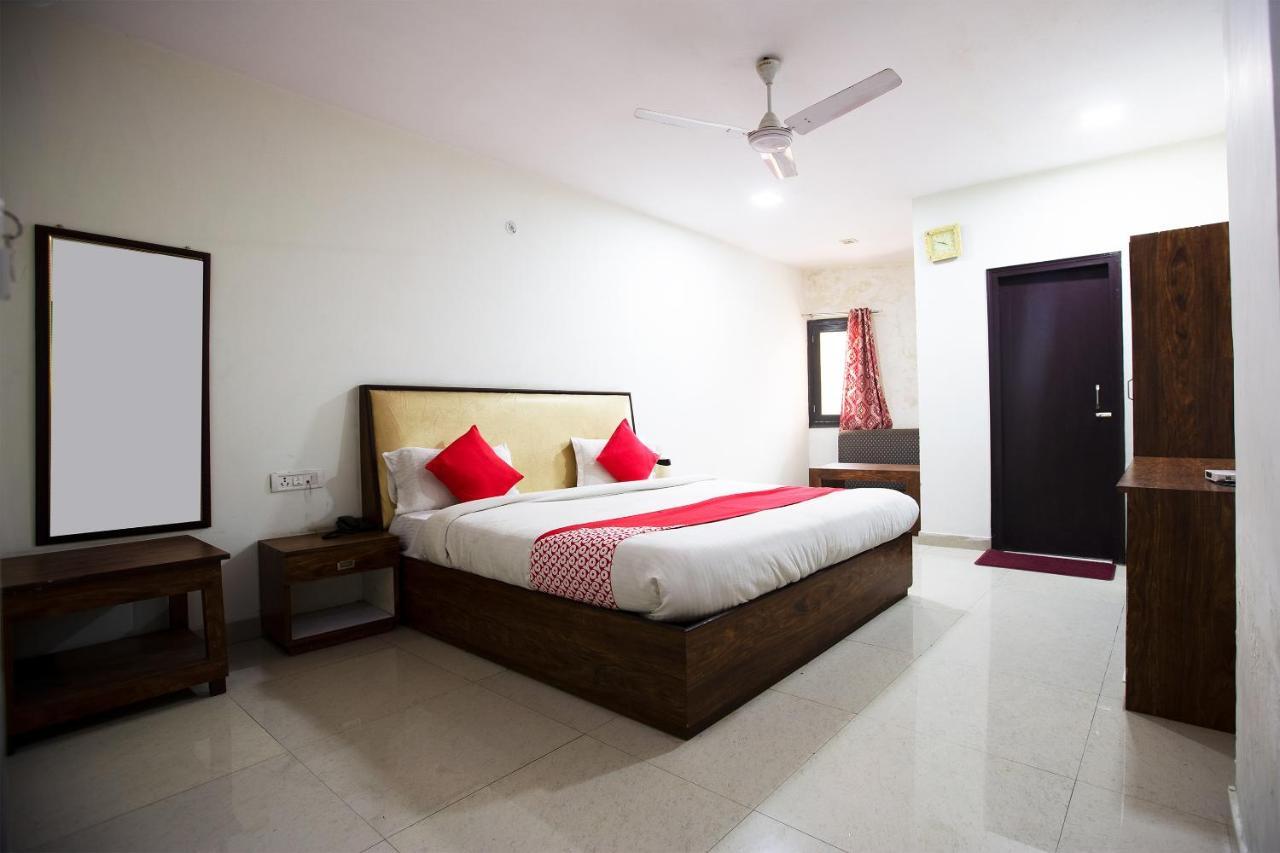 Oyo 44174 Hotel Mid Town Prime Harthala Exterior photo
